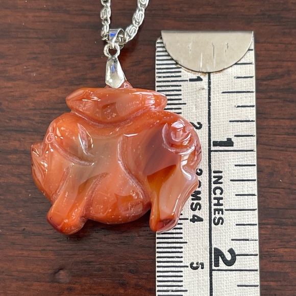 Carnelian agate Chinese zodiac “year of the pig” pendant - Picture 1 of 7